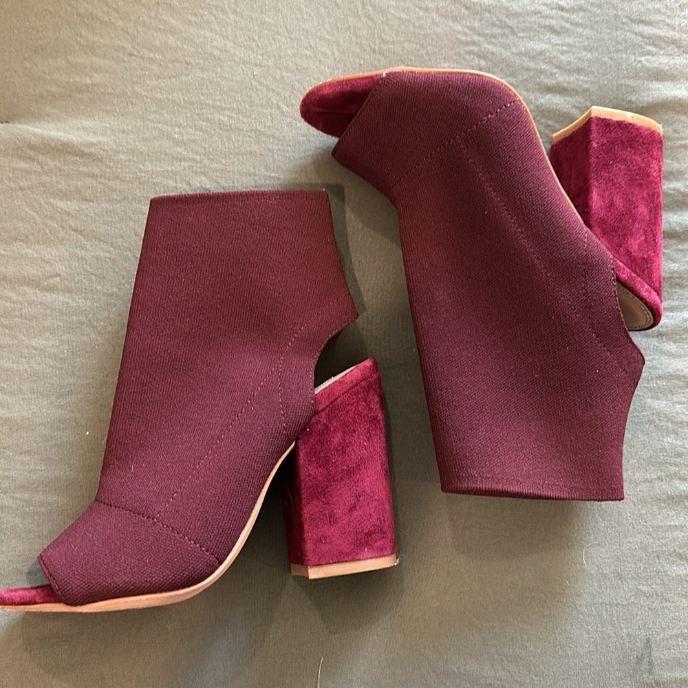 Steve Madden Fair Burgundy Sock Bootie Heels Size 5.5